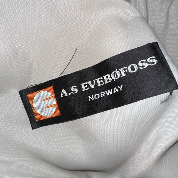 1970s Fringed Embroidered Cape in wool by A.S Evebofoss. - Picture 8 of 15